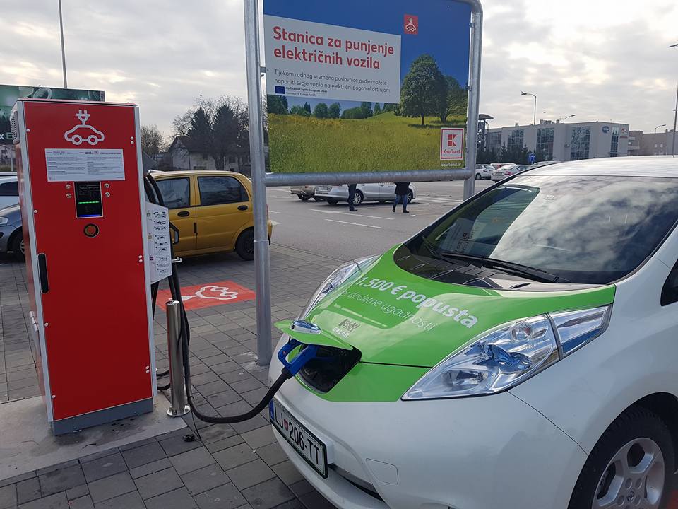 Dve novi hitri polnilni postaji Plan-net solar QC 45 Efacec v Zagrebu
