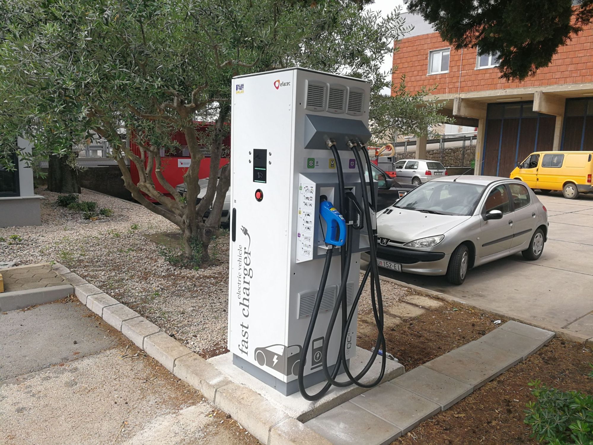 Električna polnilnica tudi v Dubrovniku, Hravška